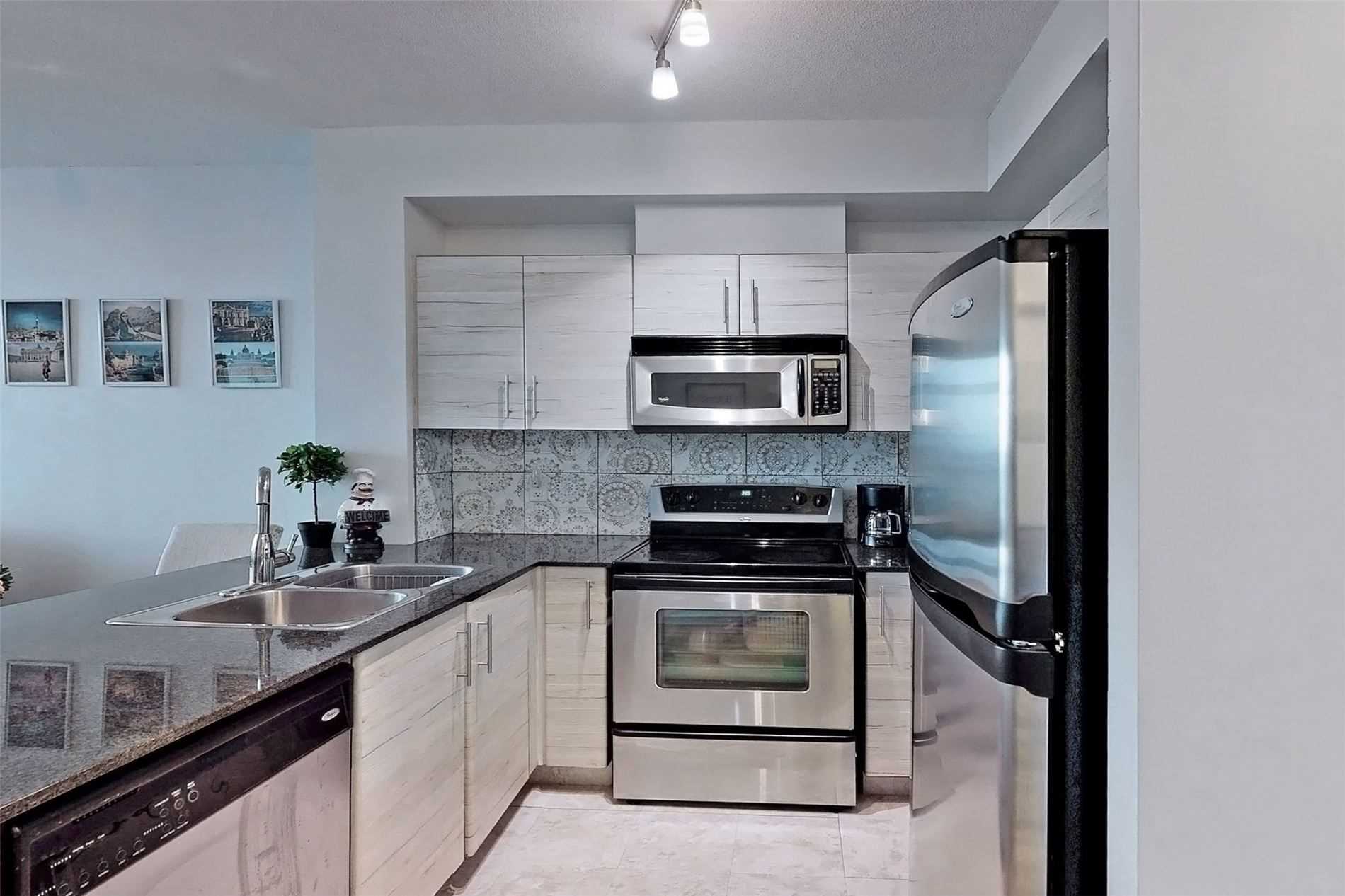 16 Yonge St, #2207