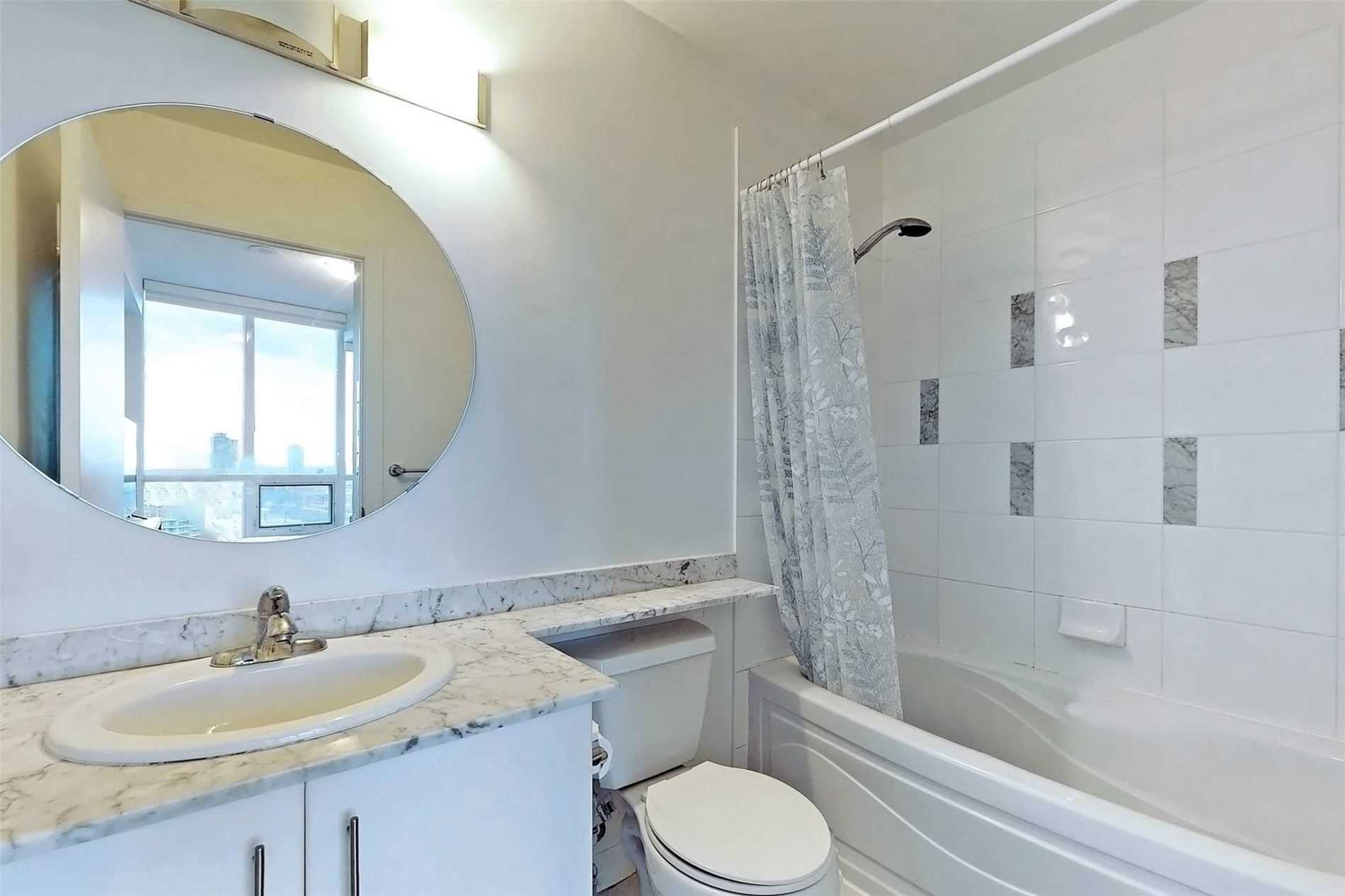 16 Yonge St, #2207