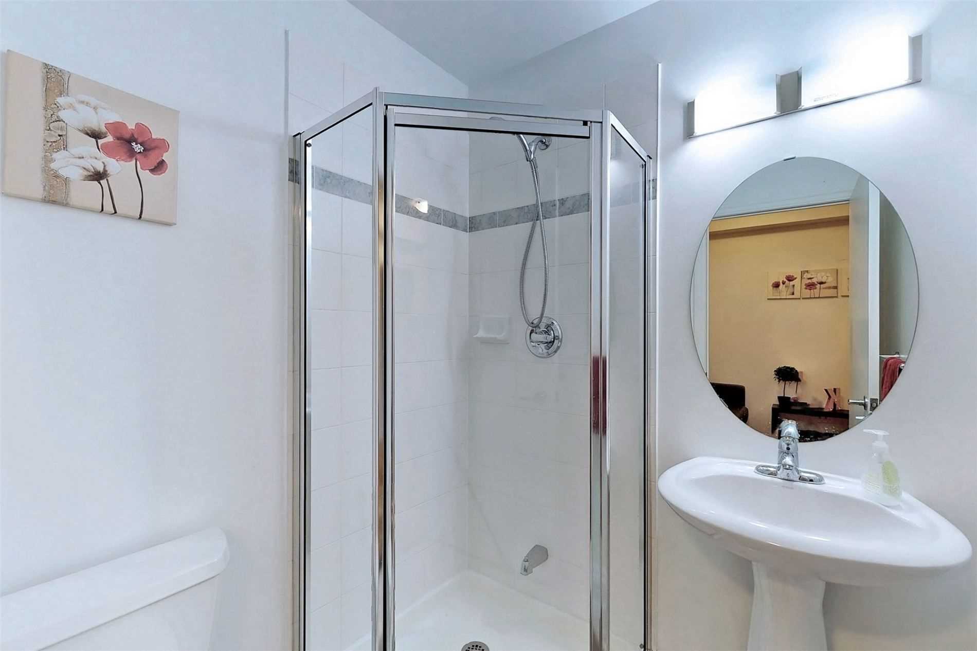 16 Yonge St, #2207