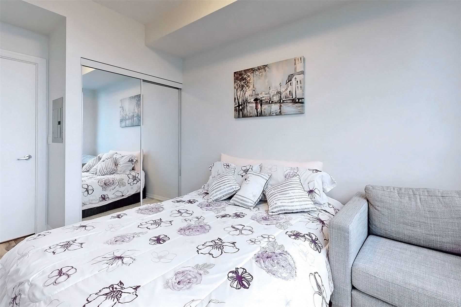 16 Yonge St, #2207