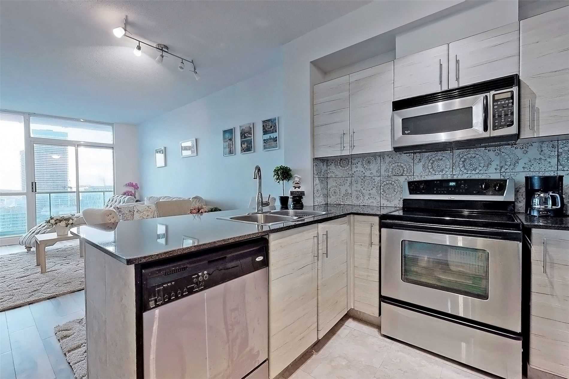 16 Yonge St, #2207