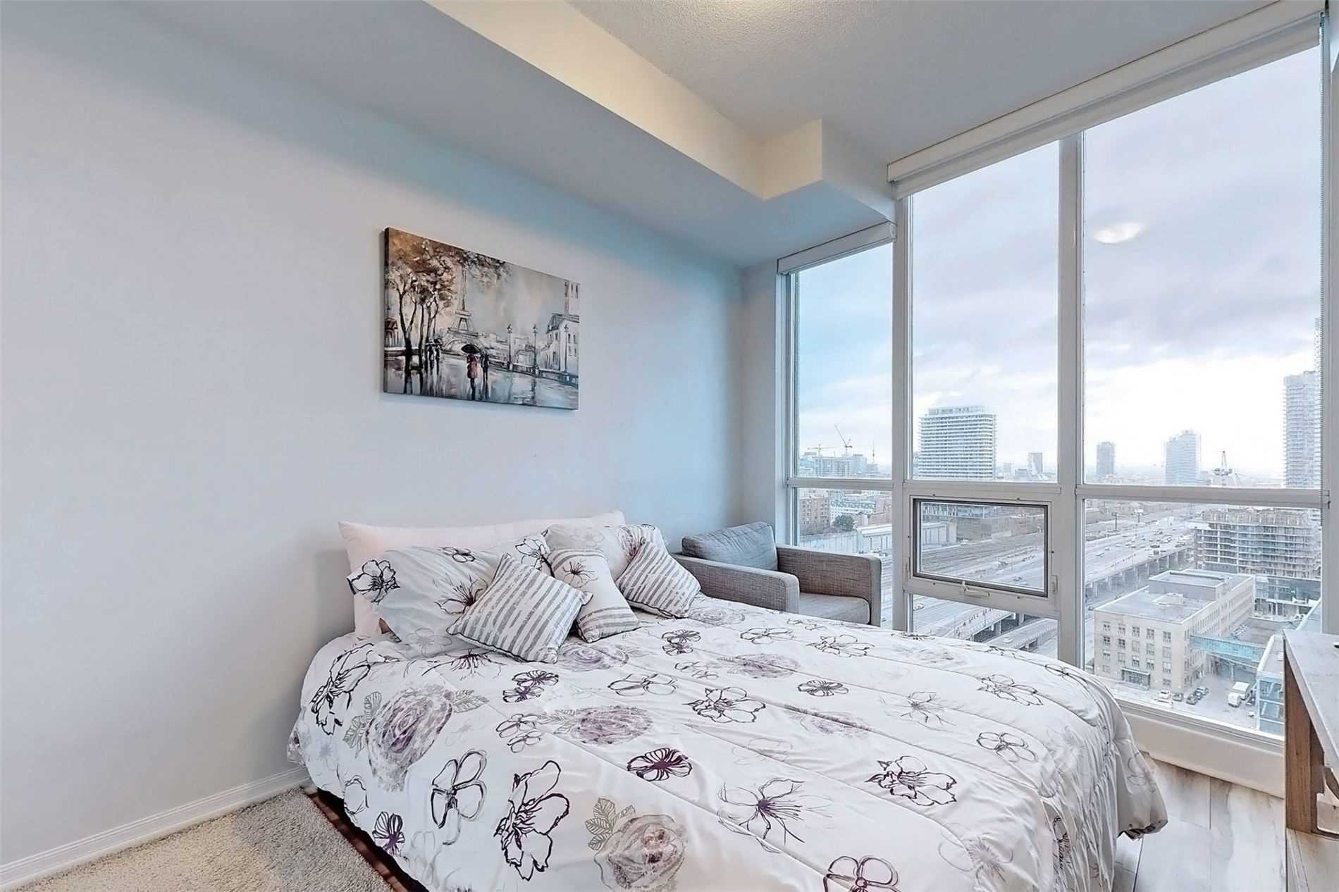 16 Yonge St, #2207