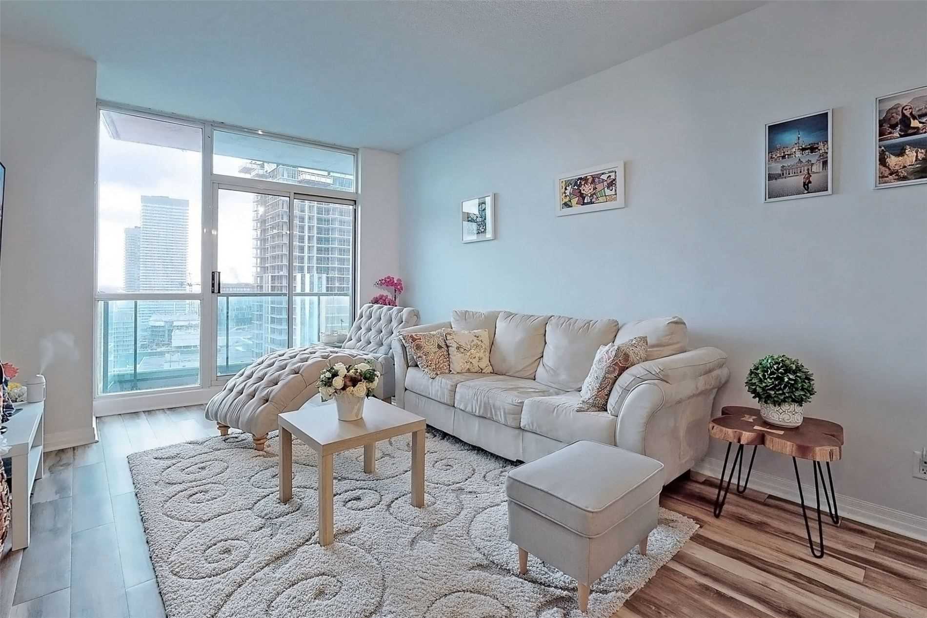 16 Yonge St, #2207