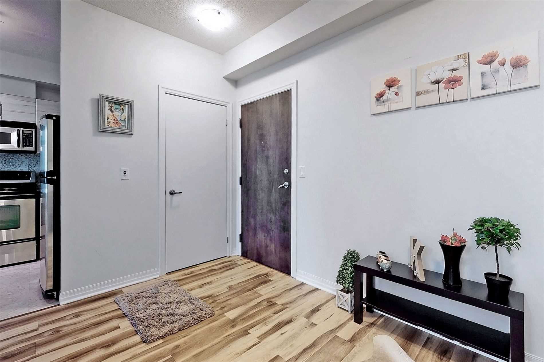 16 Yonge St, #2207