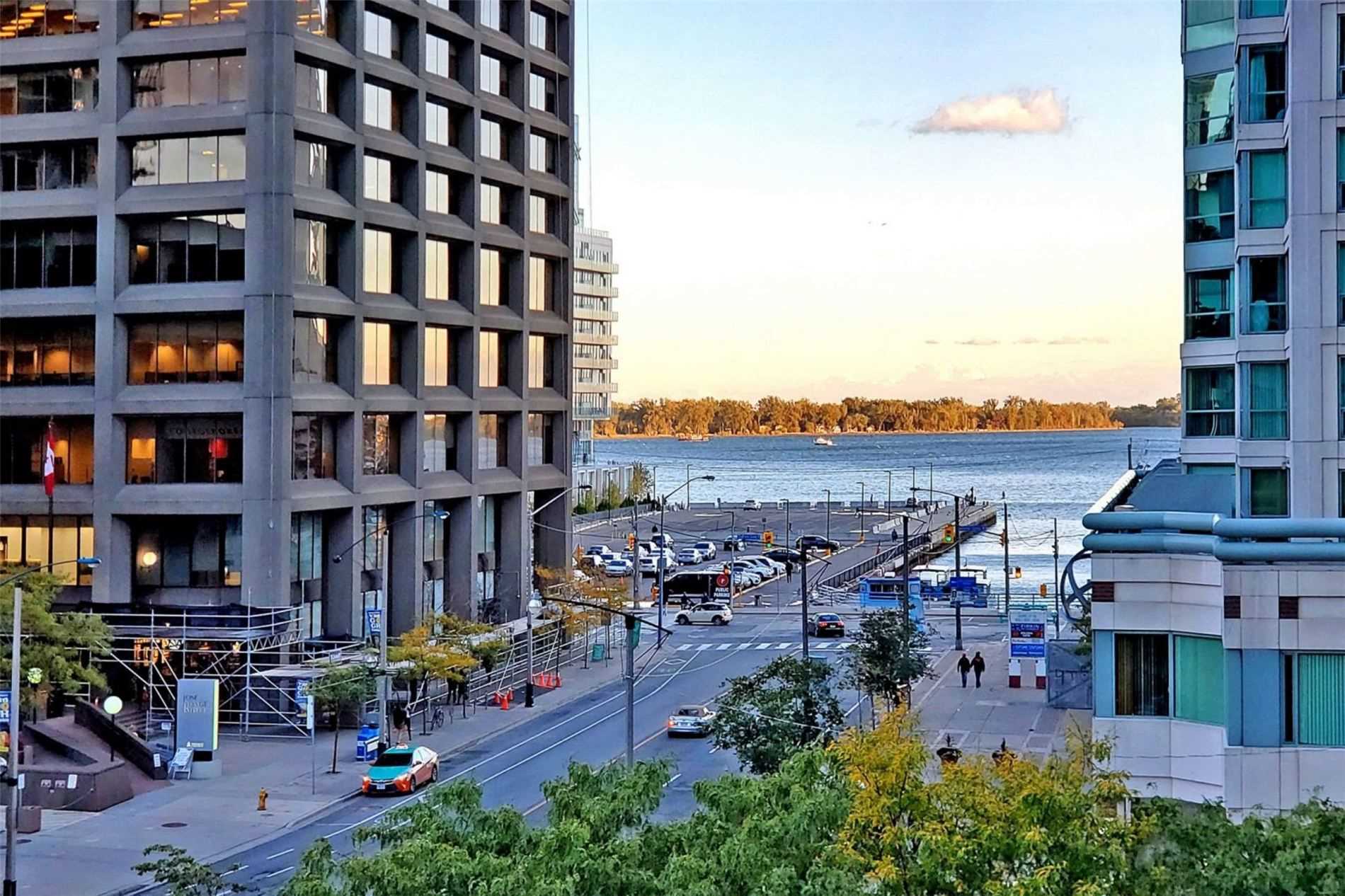 16 Yonge St, #2207