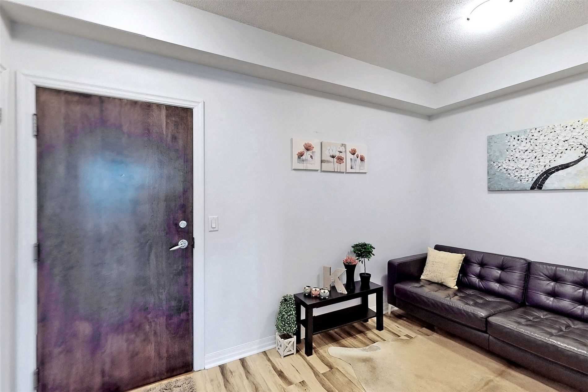 16 Yonge St, #2207