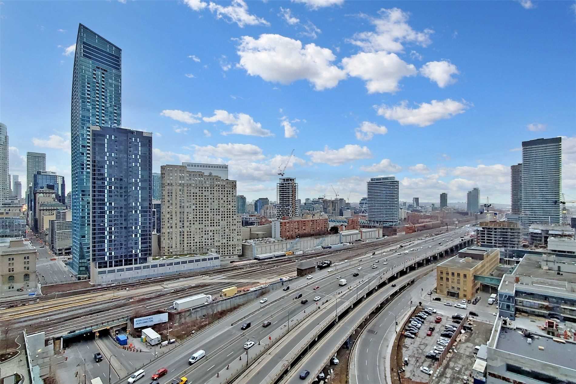 16 Yonge St, #2207