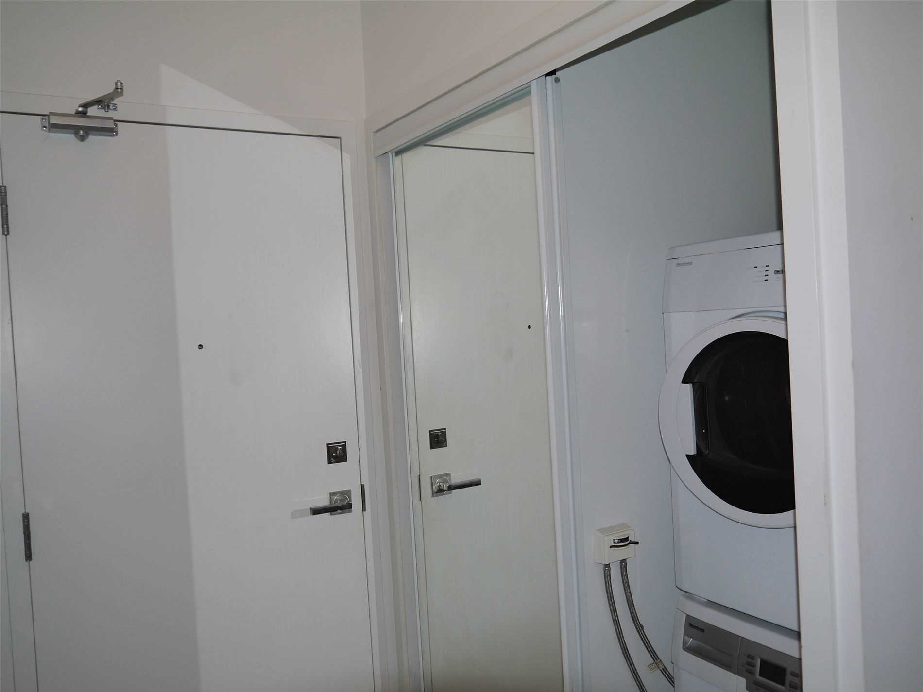 12 York St, #302