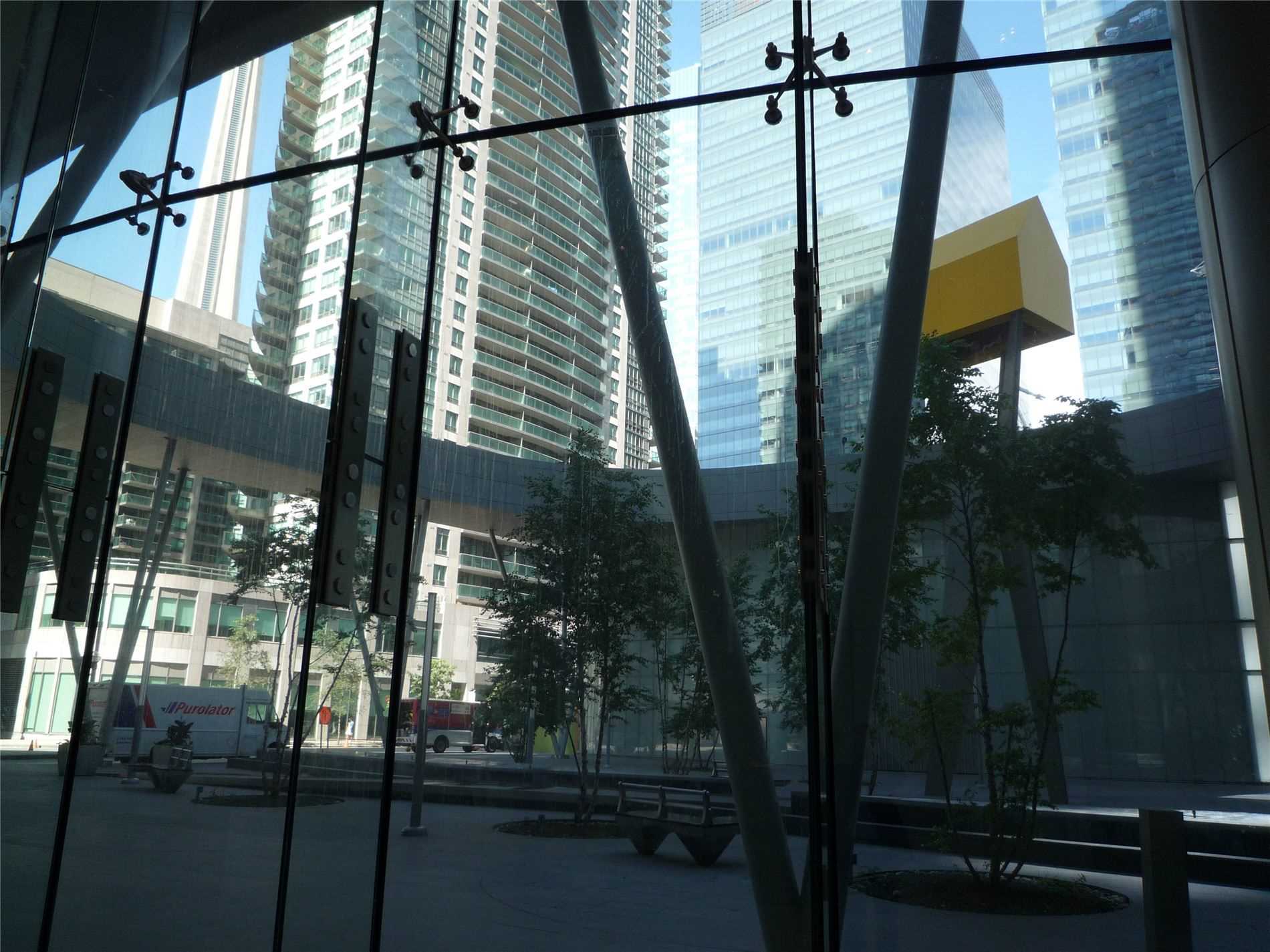 12 York St, #302