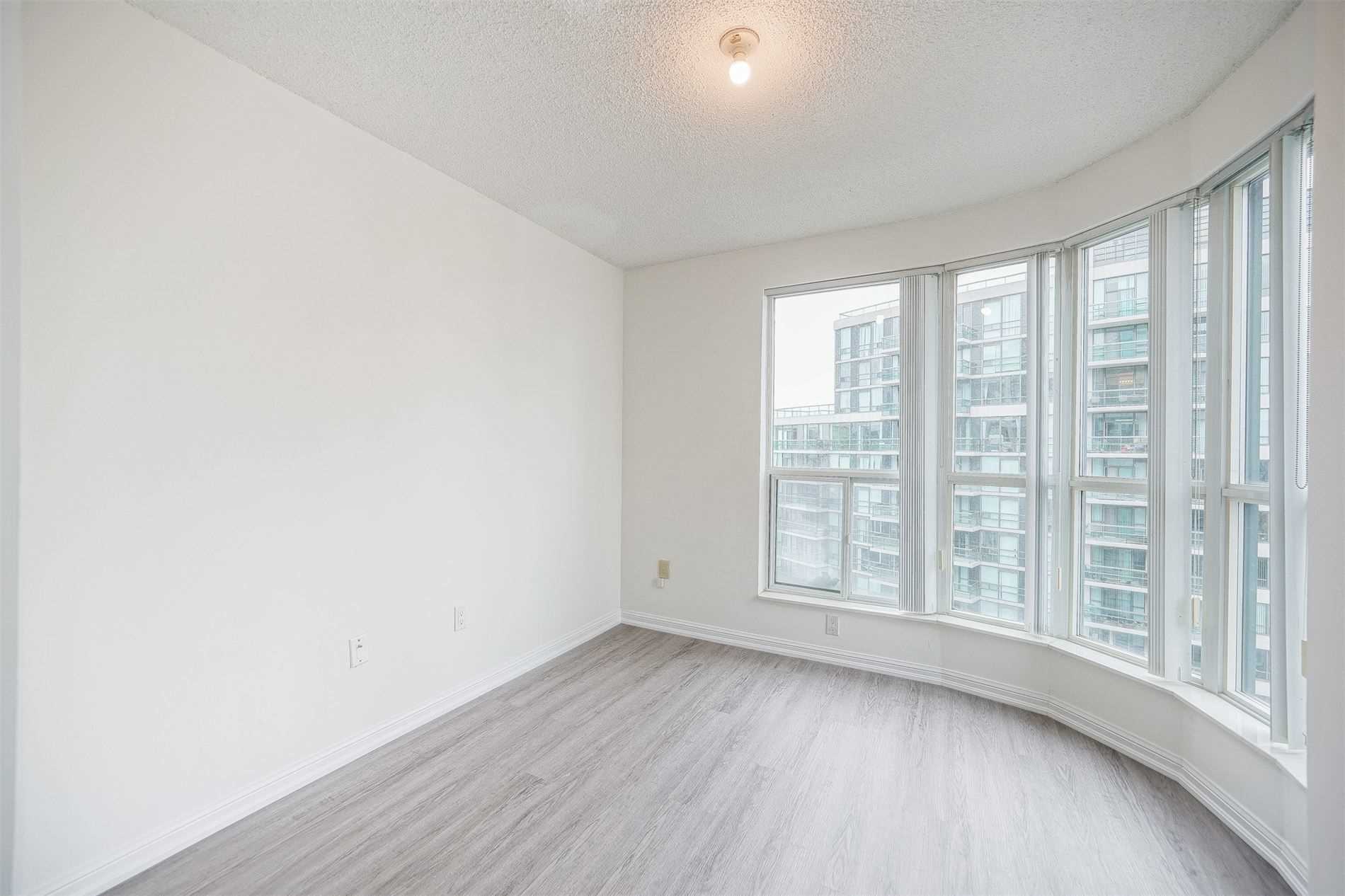 23 Lorraine Dr, #2112