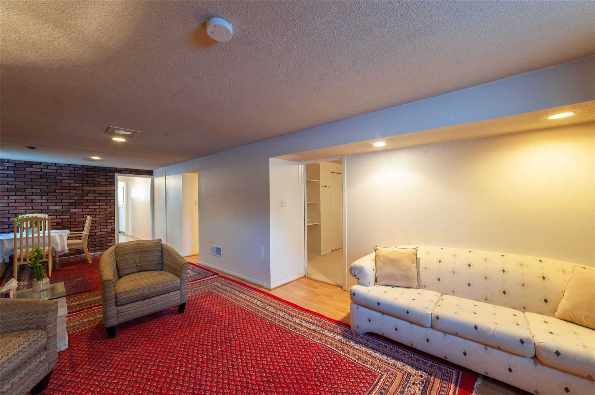 87 Sexton Cres