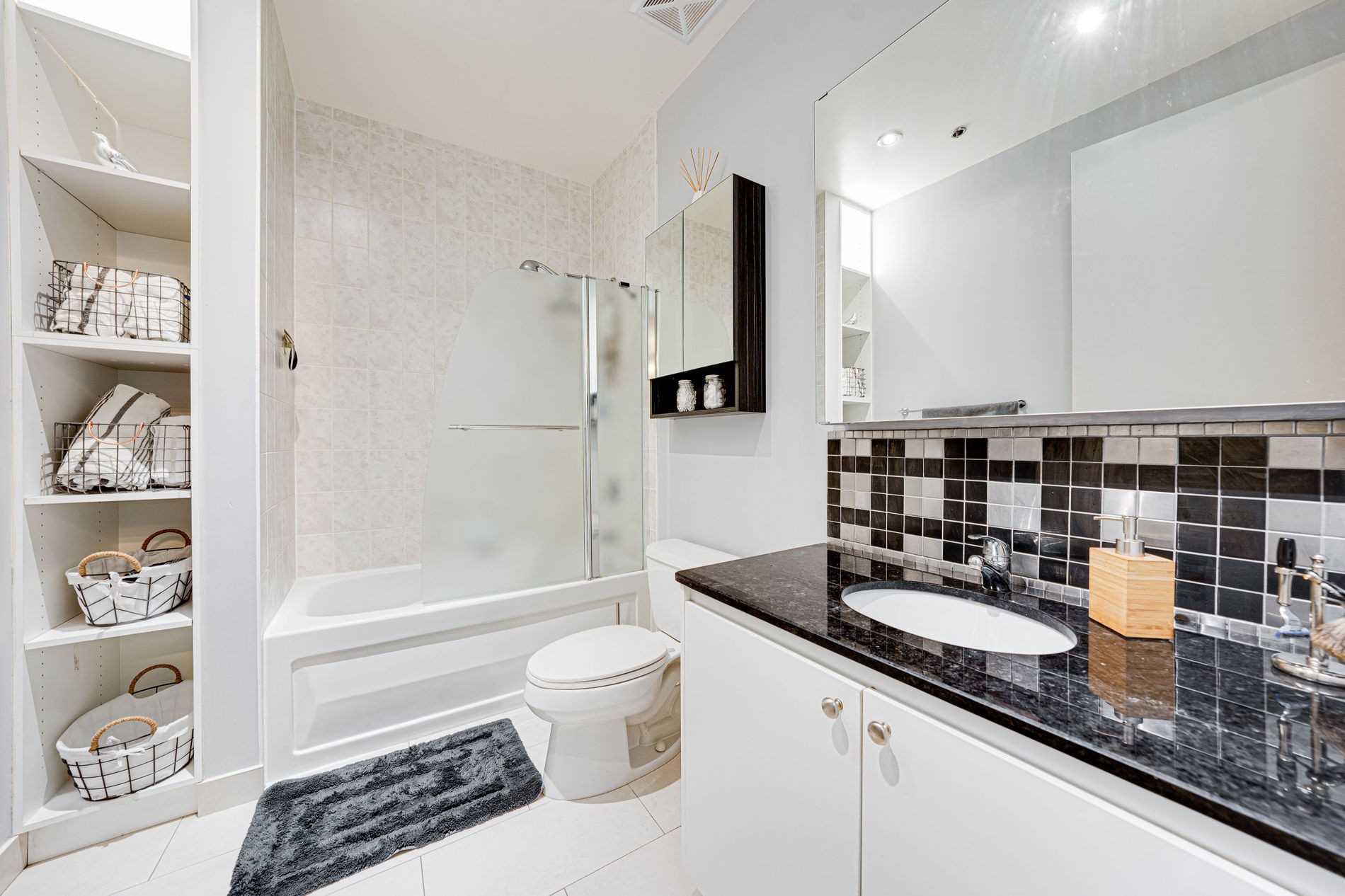 43 Hanna Ave, #336