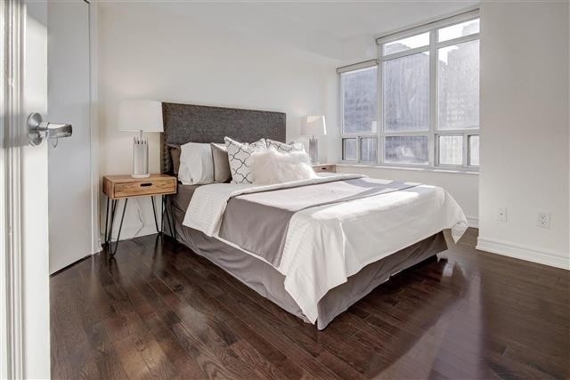 60 St Clair Ave W, #901