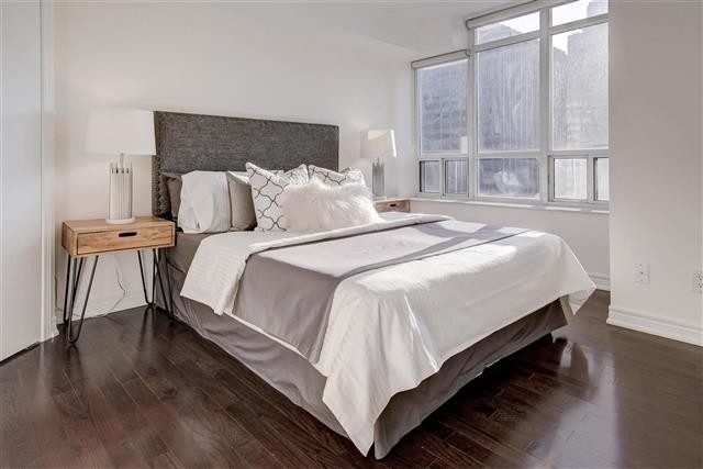 60 St Clair Ave W, #901