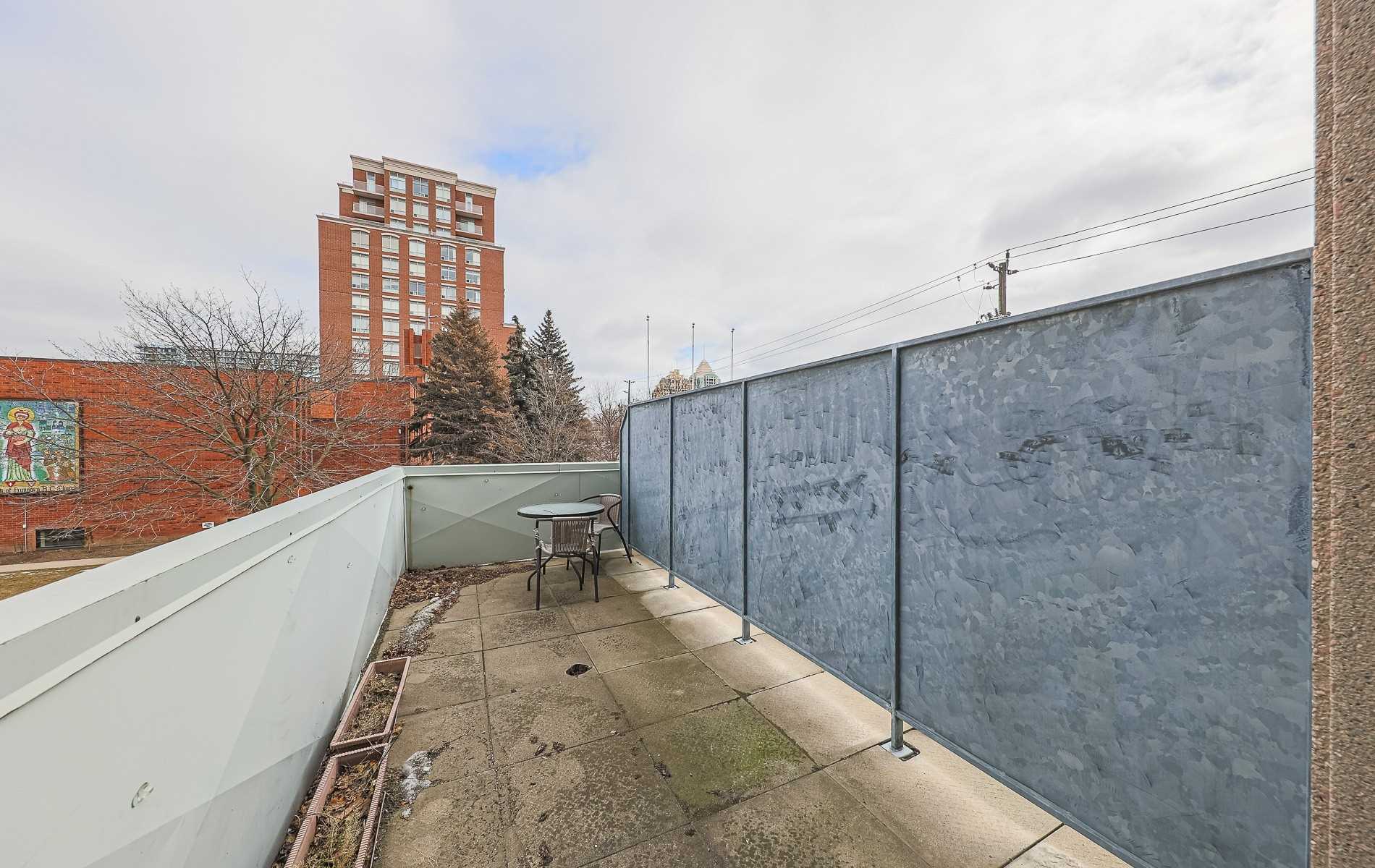 1 Hycrest Ave, #203
