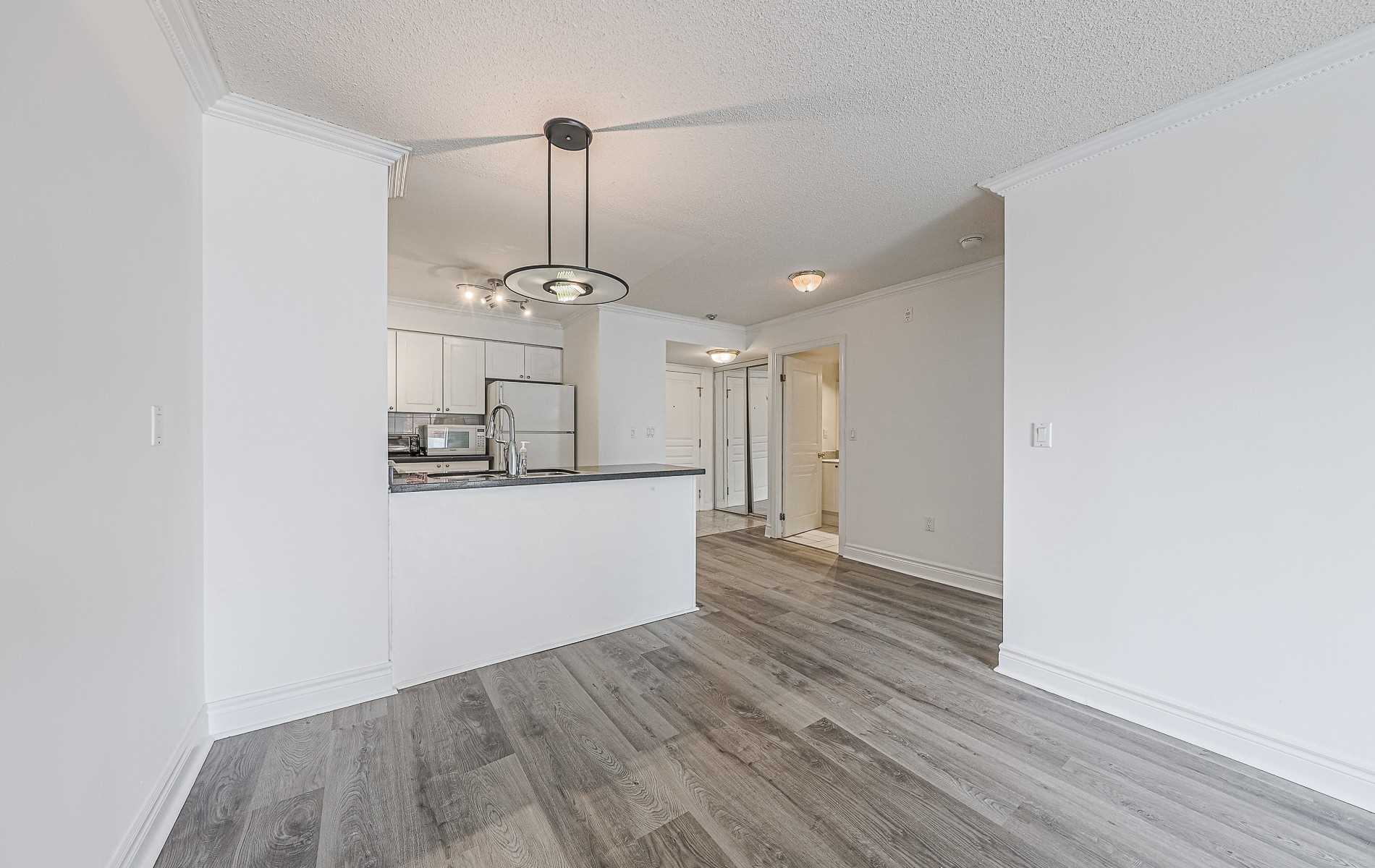 1 Hycrest Ave, #203