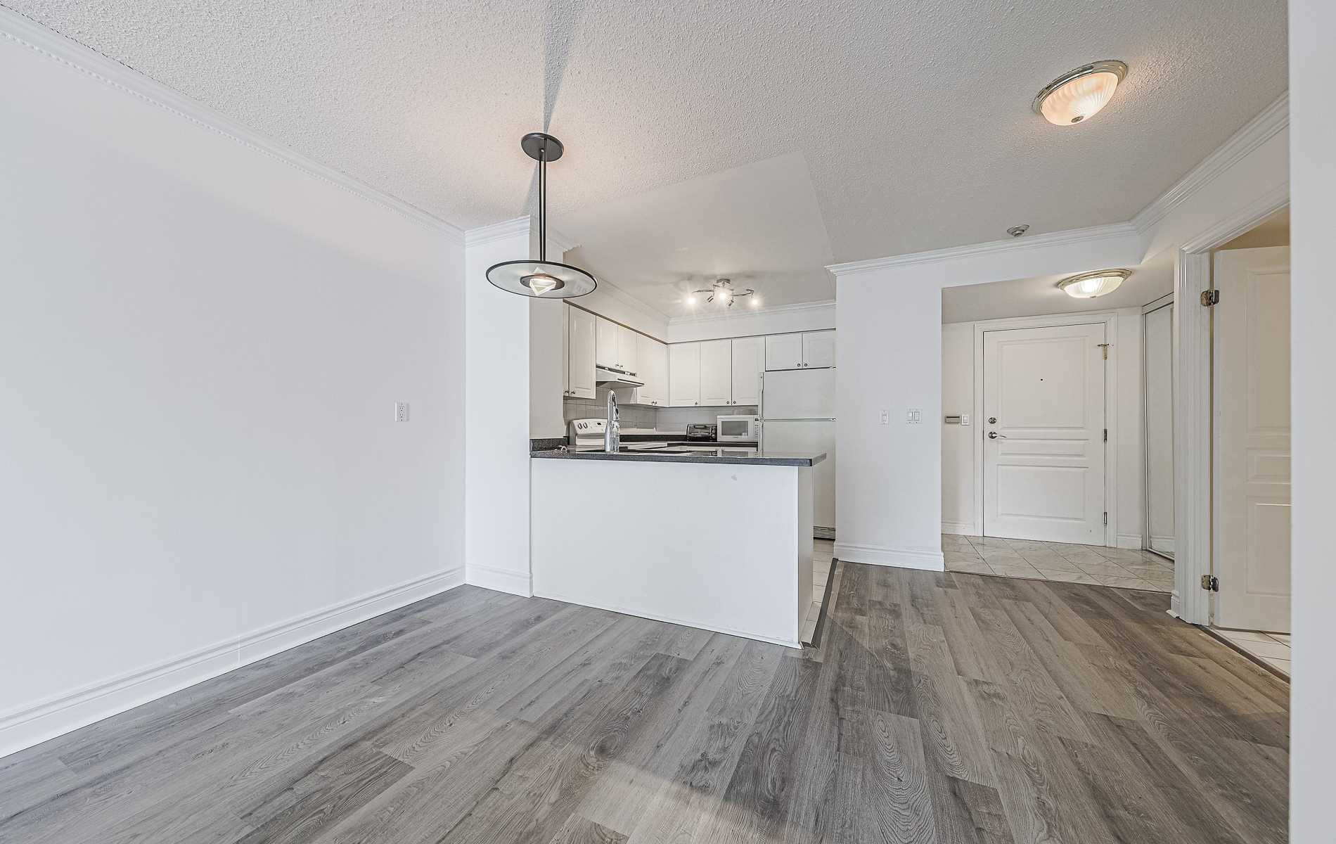 1 Hycrest Ave, #203