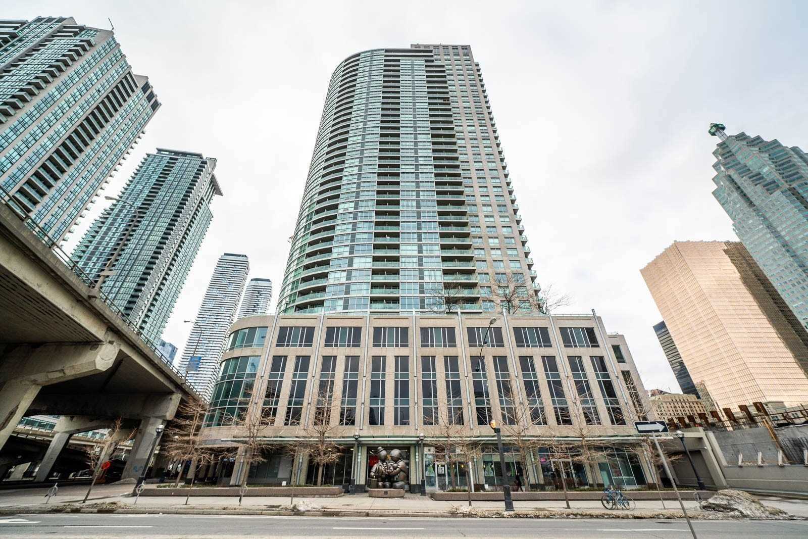 18 Yonge St, #2802