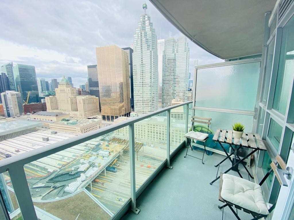 18 Yonge St, #2802