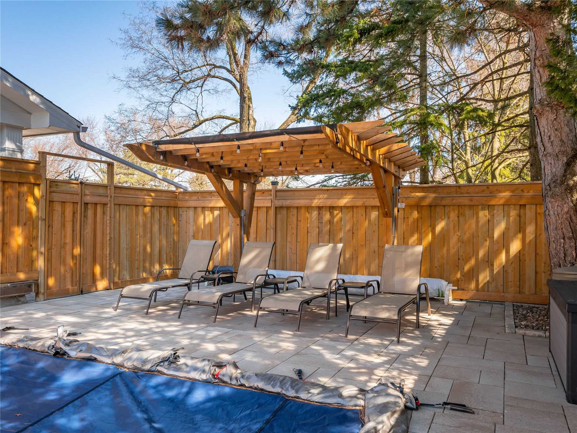 48 Caravan Dr