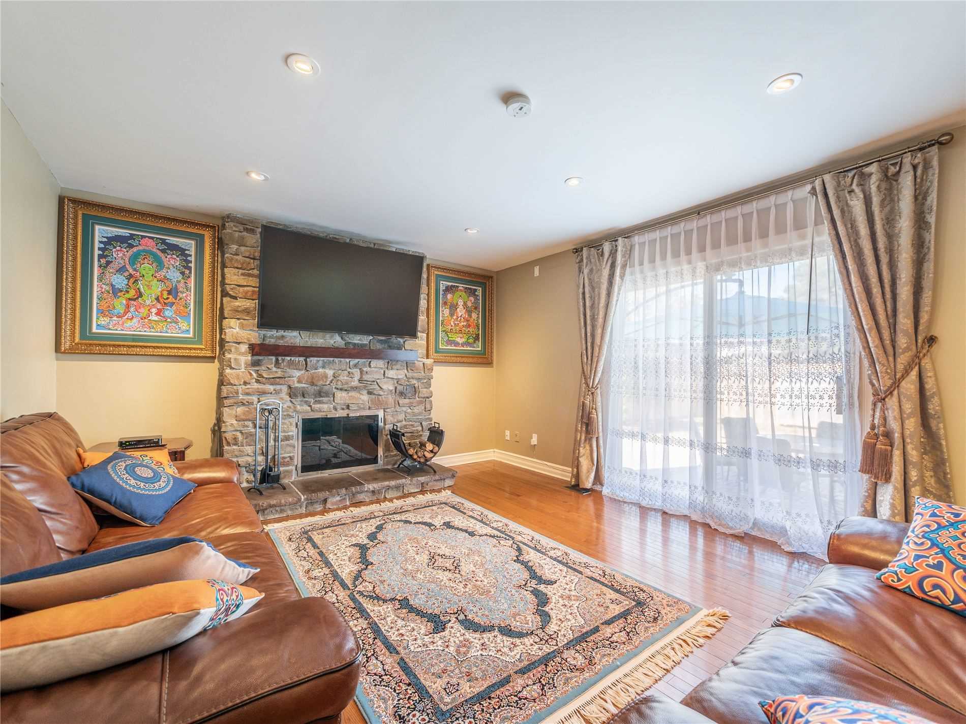 48 Caravan Dr
