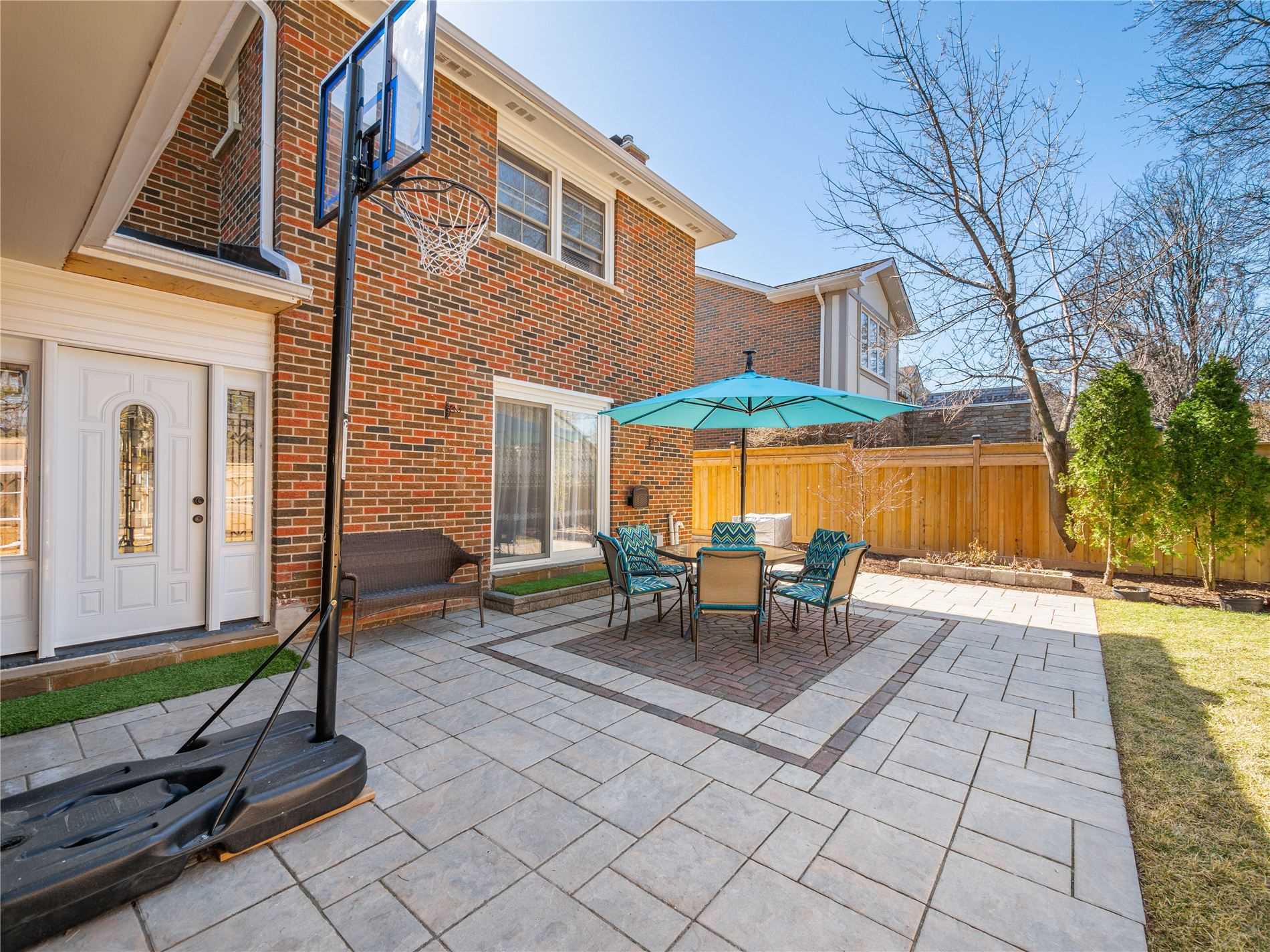 48 Caravan Dr