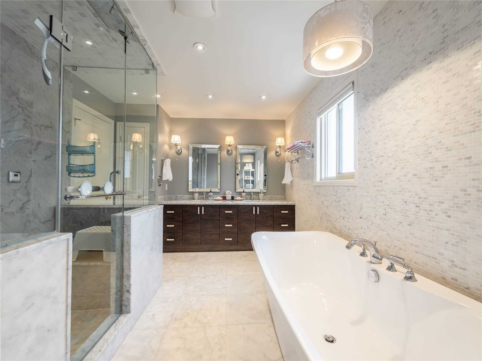 48 Caravan Dr