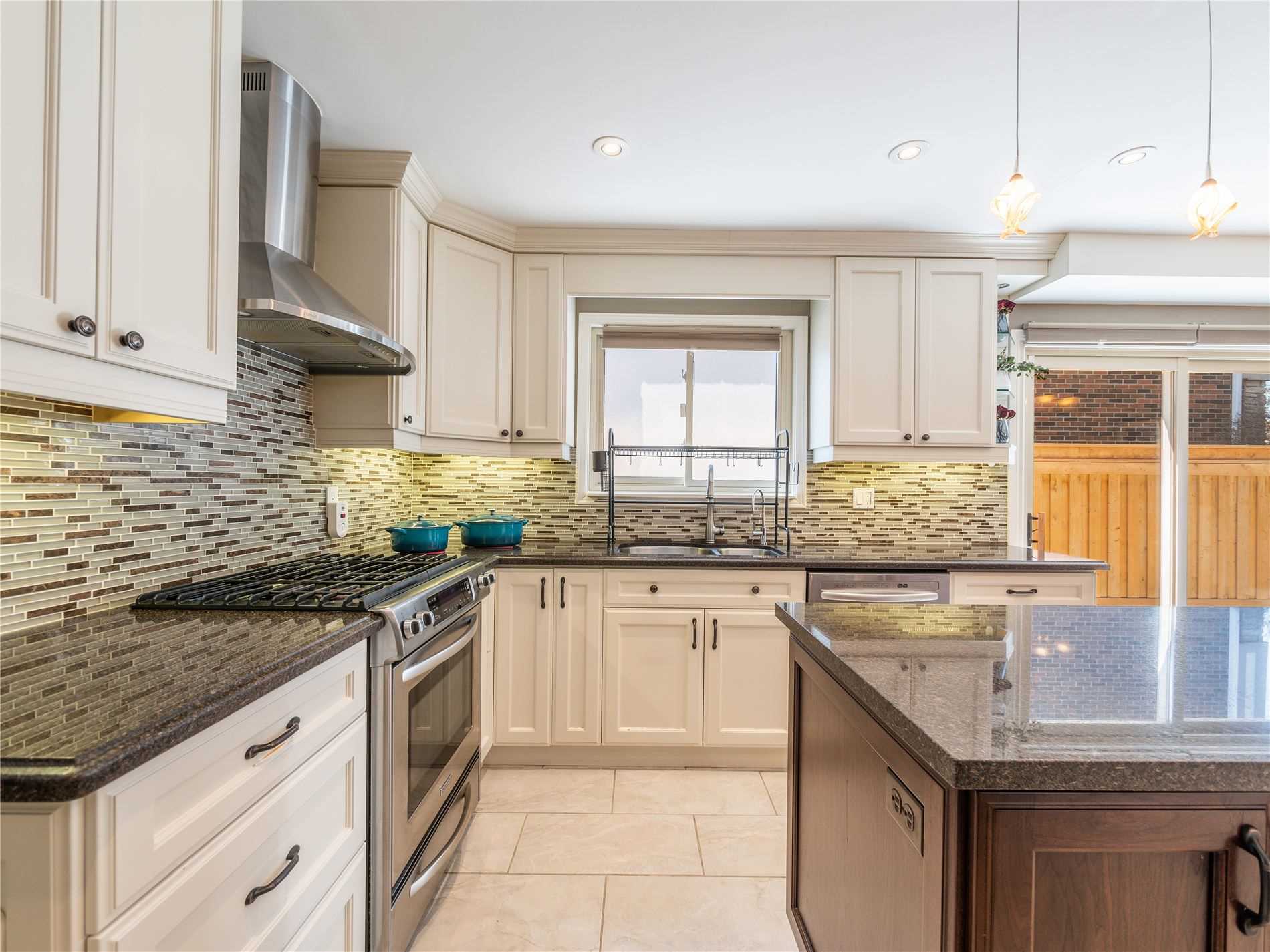 48 Caravan Dr