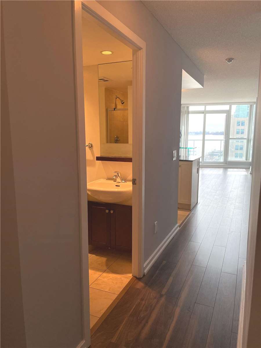 8 York St, #807