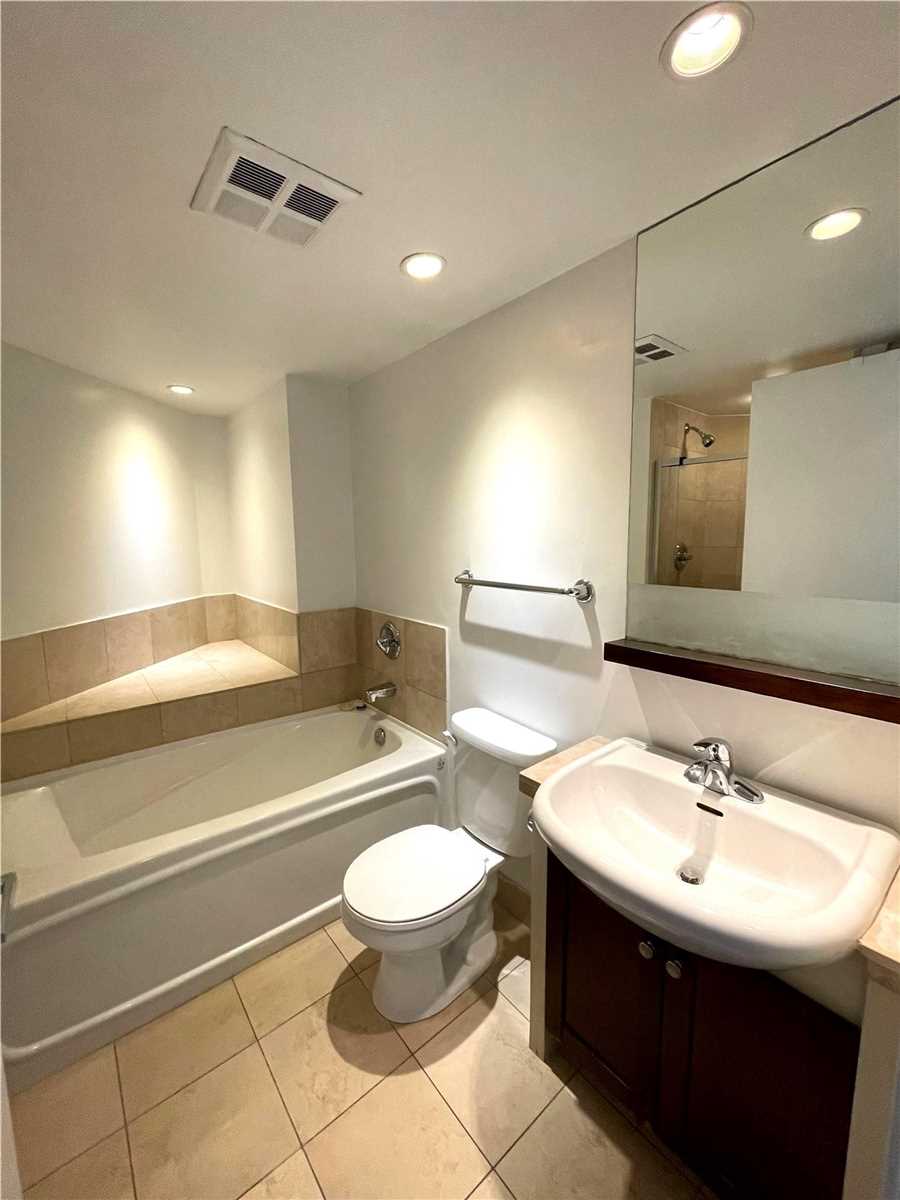 8 York St, #807