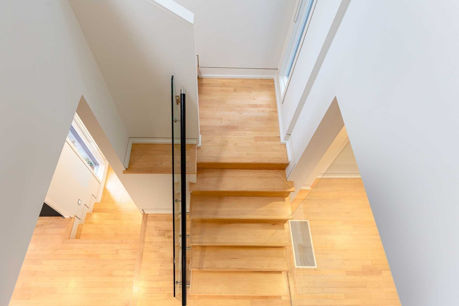 7 Douglas Cres