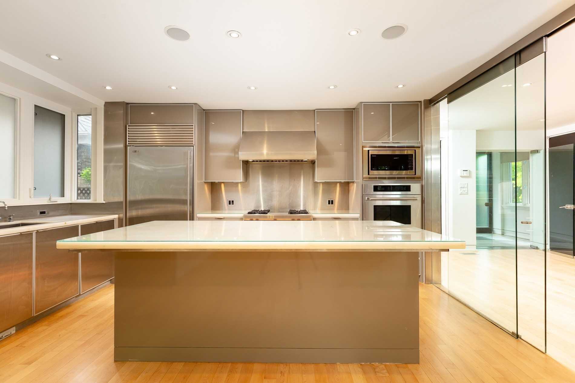 7 Douglas Cres
