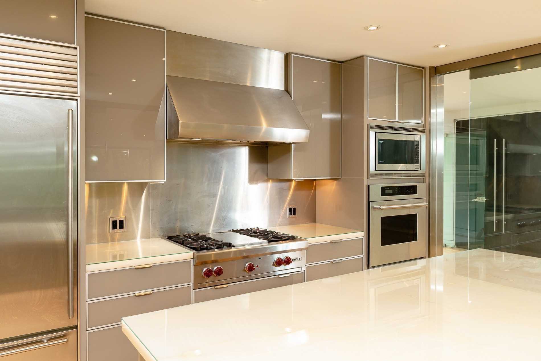7 Douglas Cres
