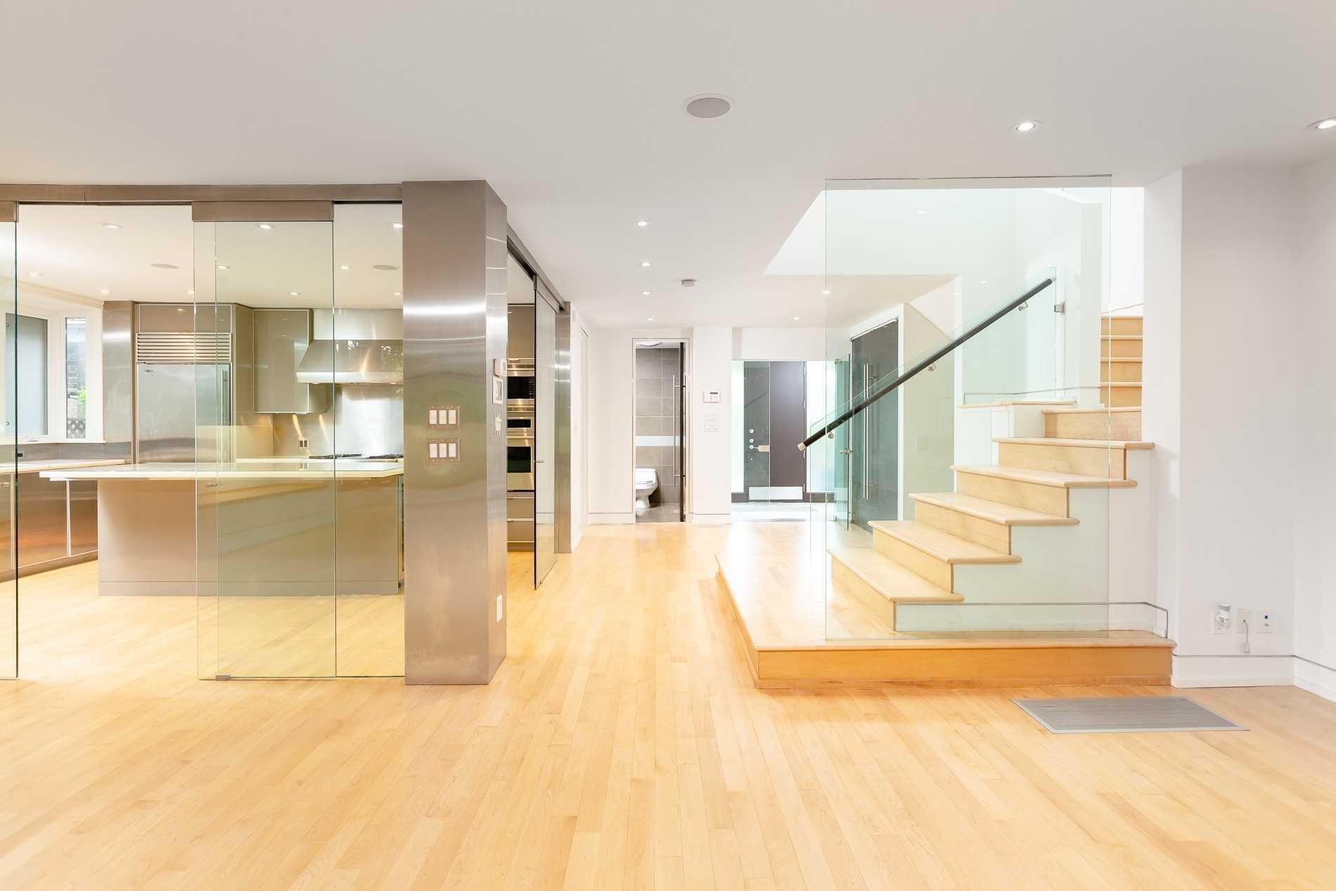 7 Douglas Cres