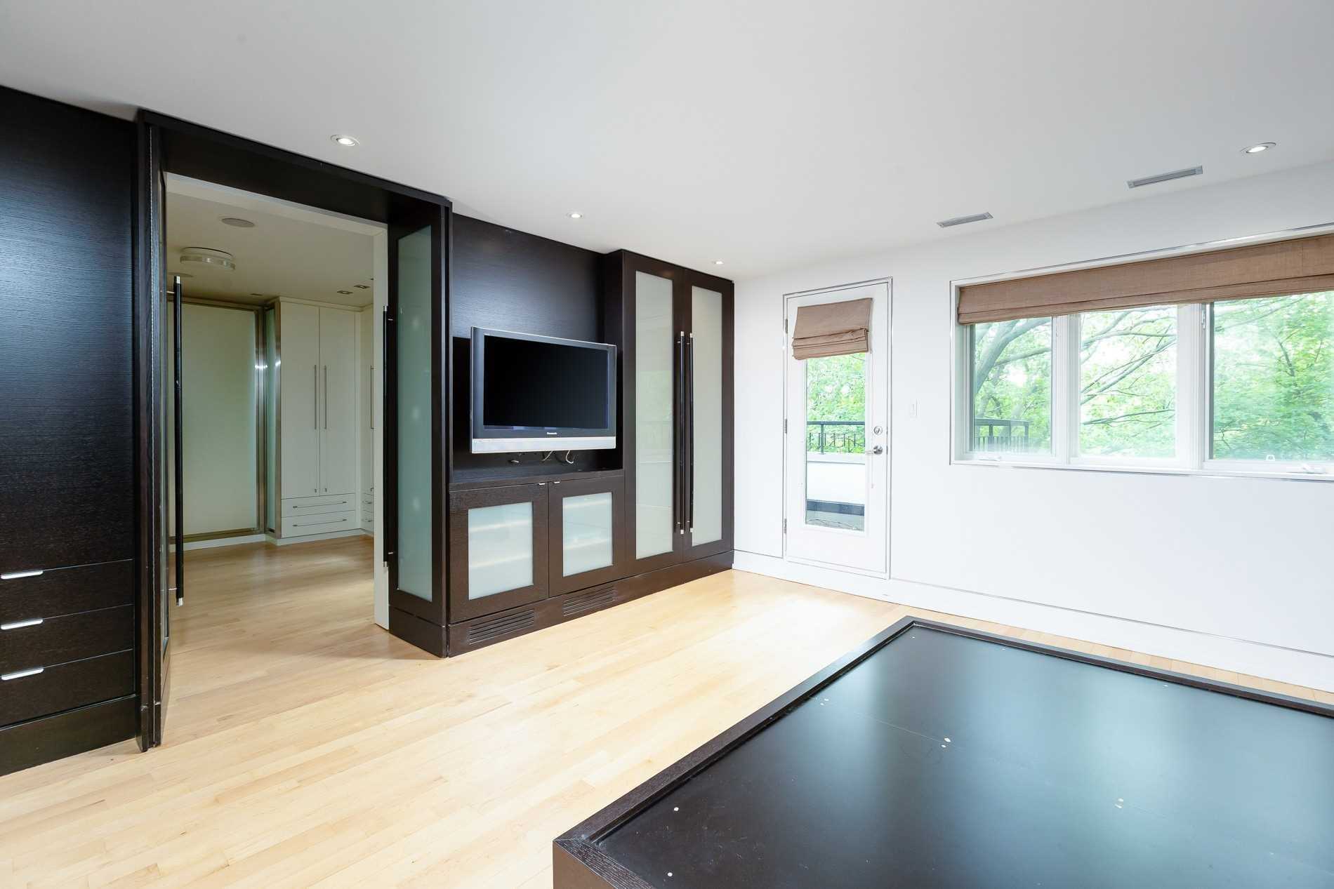 7 Douglas Cres