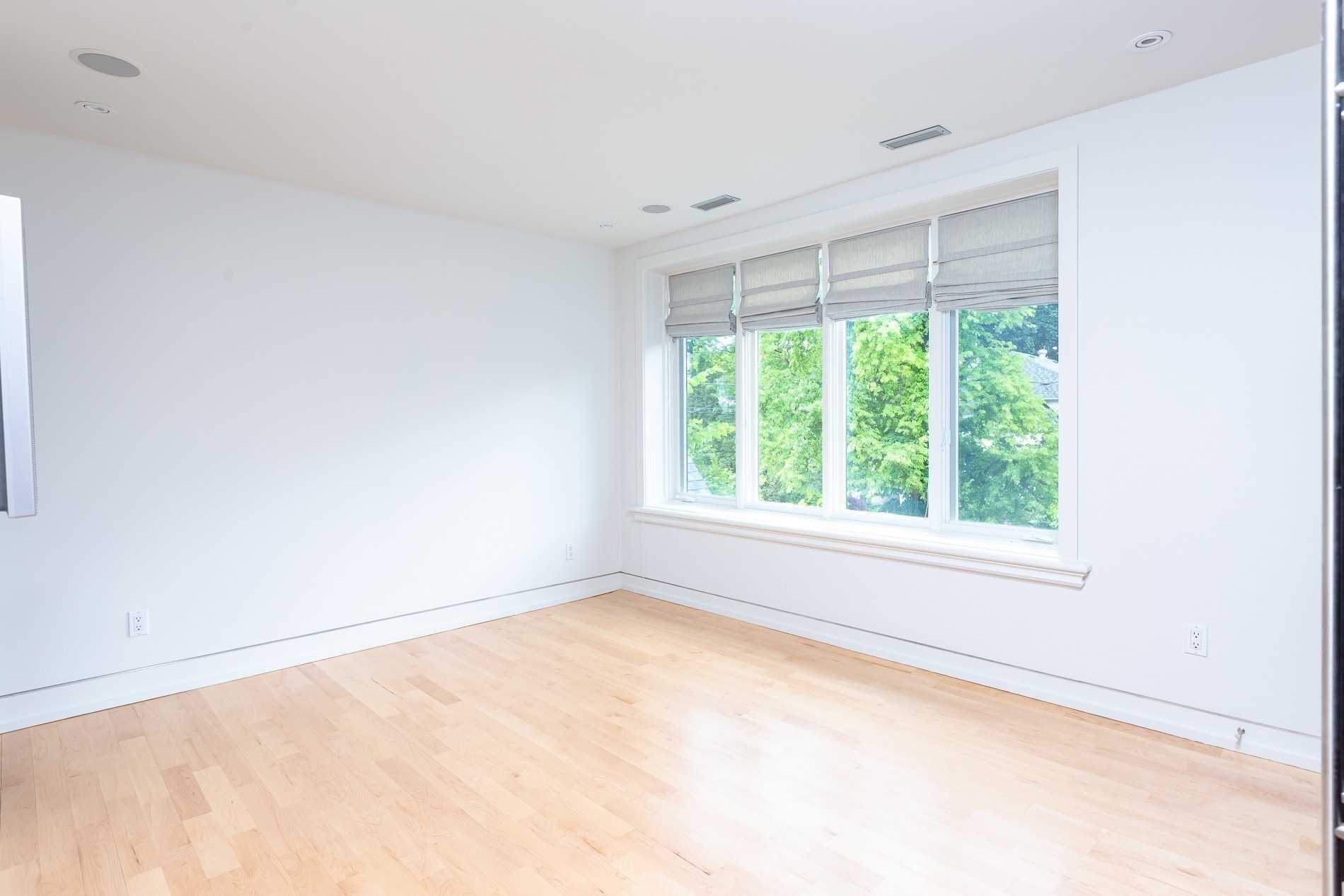 7 Douglas Cres