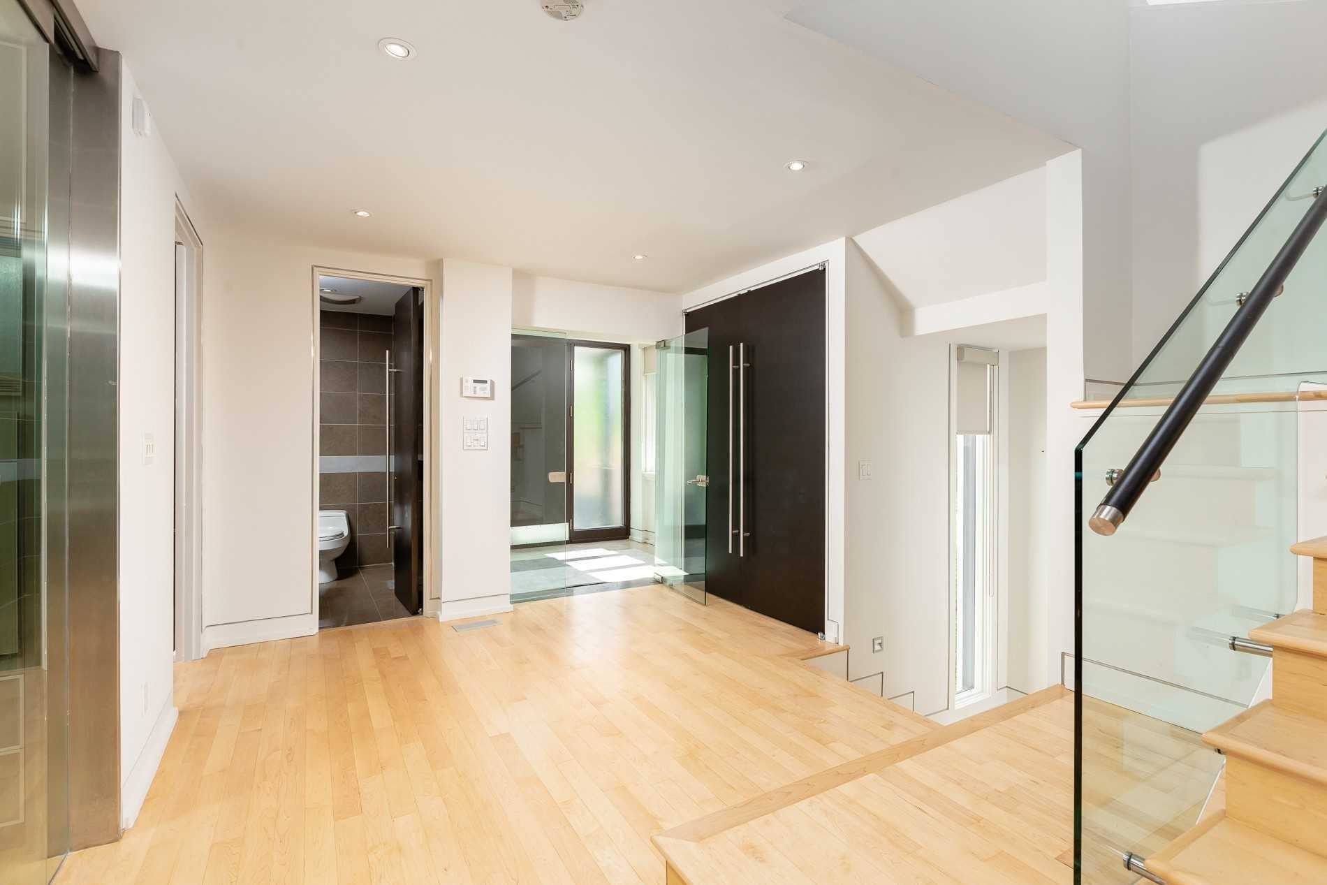 7 Douglas Cres