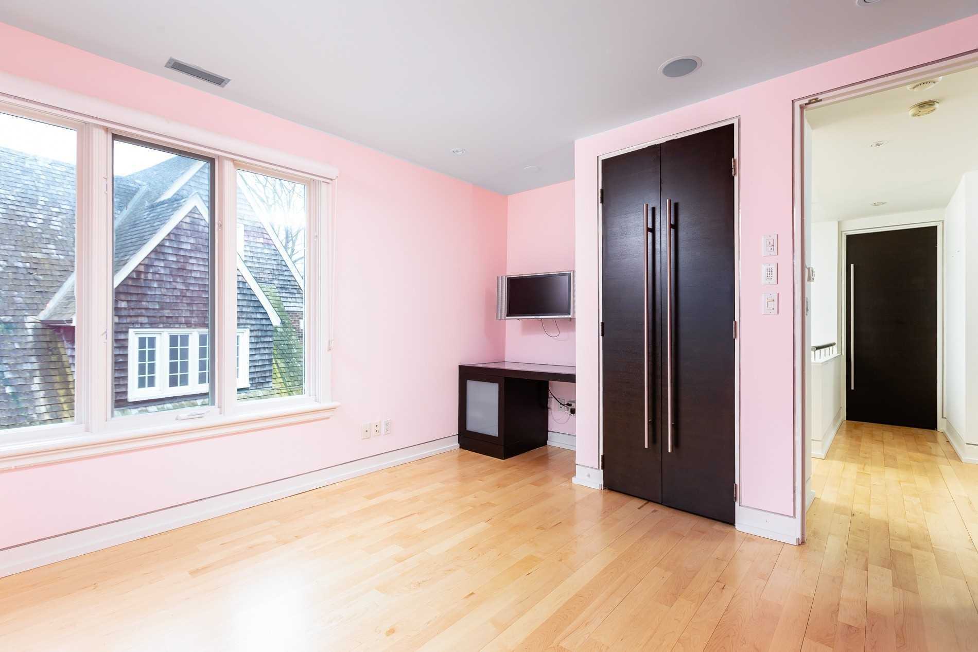 7 Douglas Cres