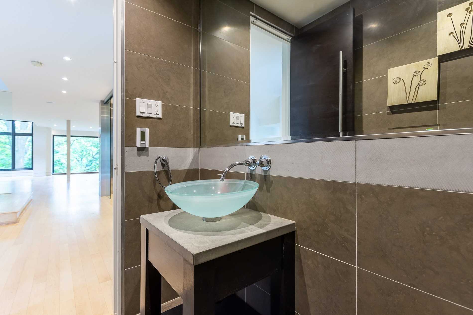 7 Douglas Cres