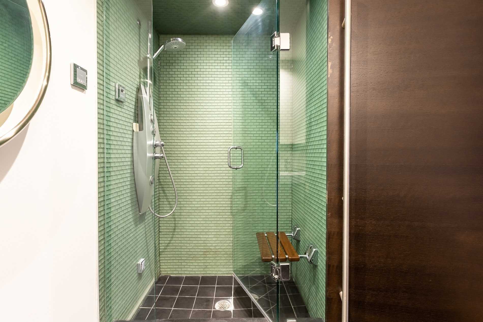 7 Douglas Cres