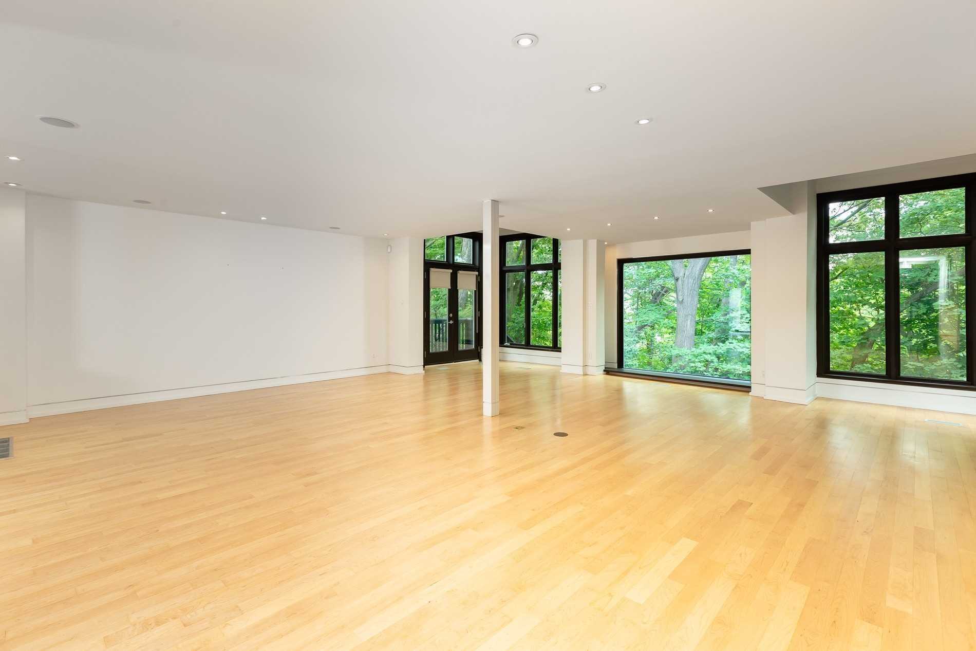 7 Douglas Cres