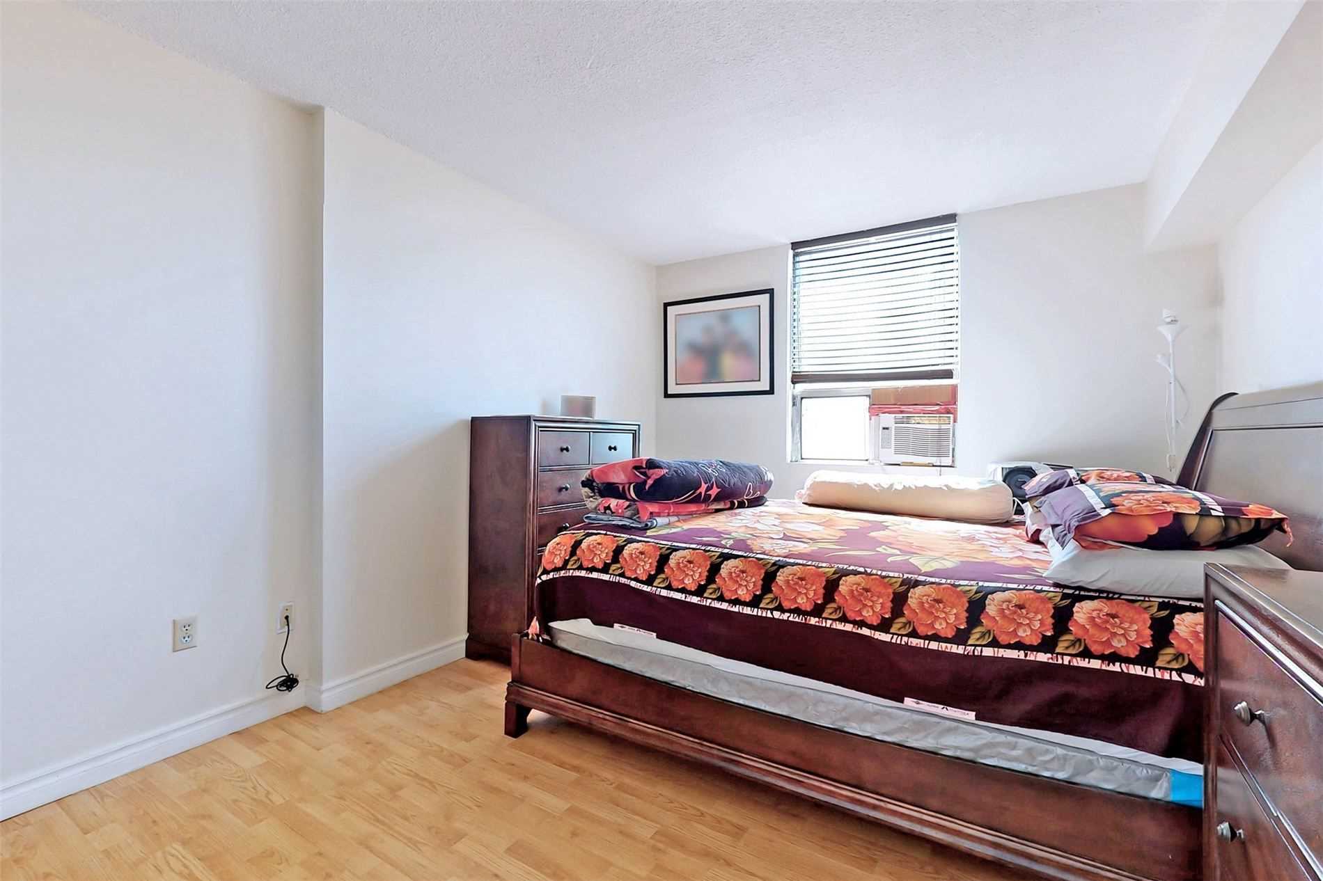 208 25 Sunrise Ave, (MLS® C5182135)