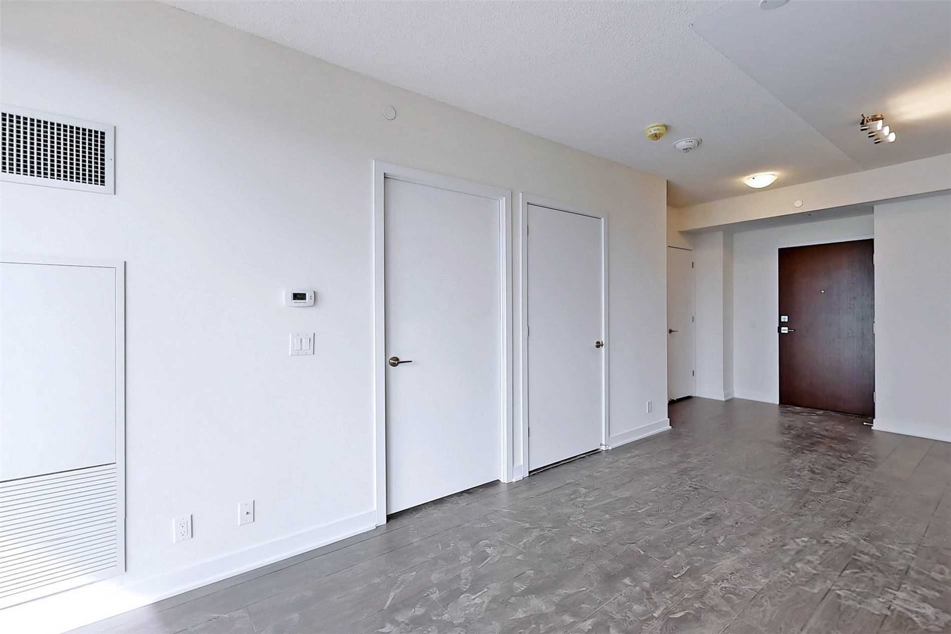 2221 Yonge St, #4104
