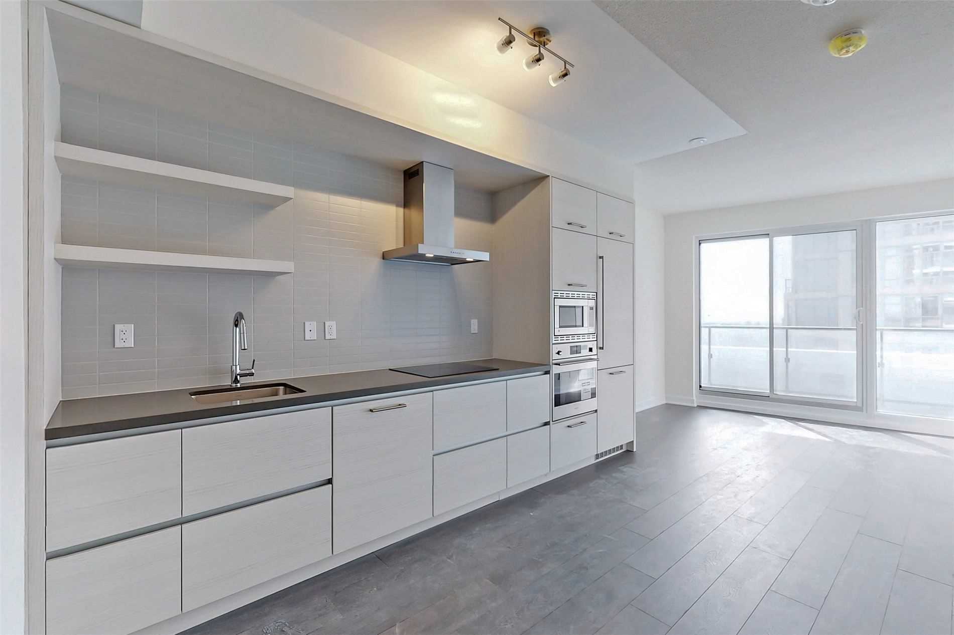 2221 Yonge St, #4104