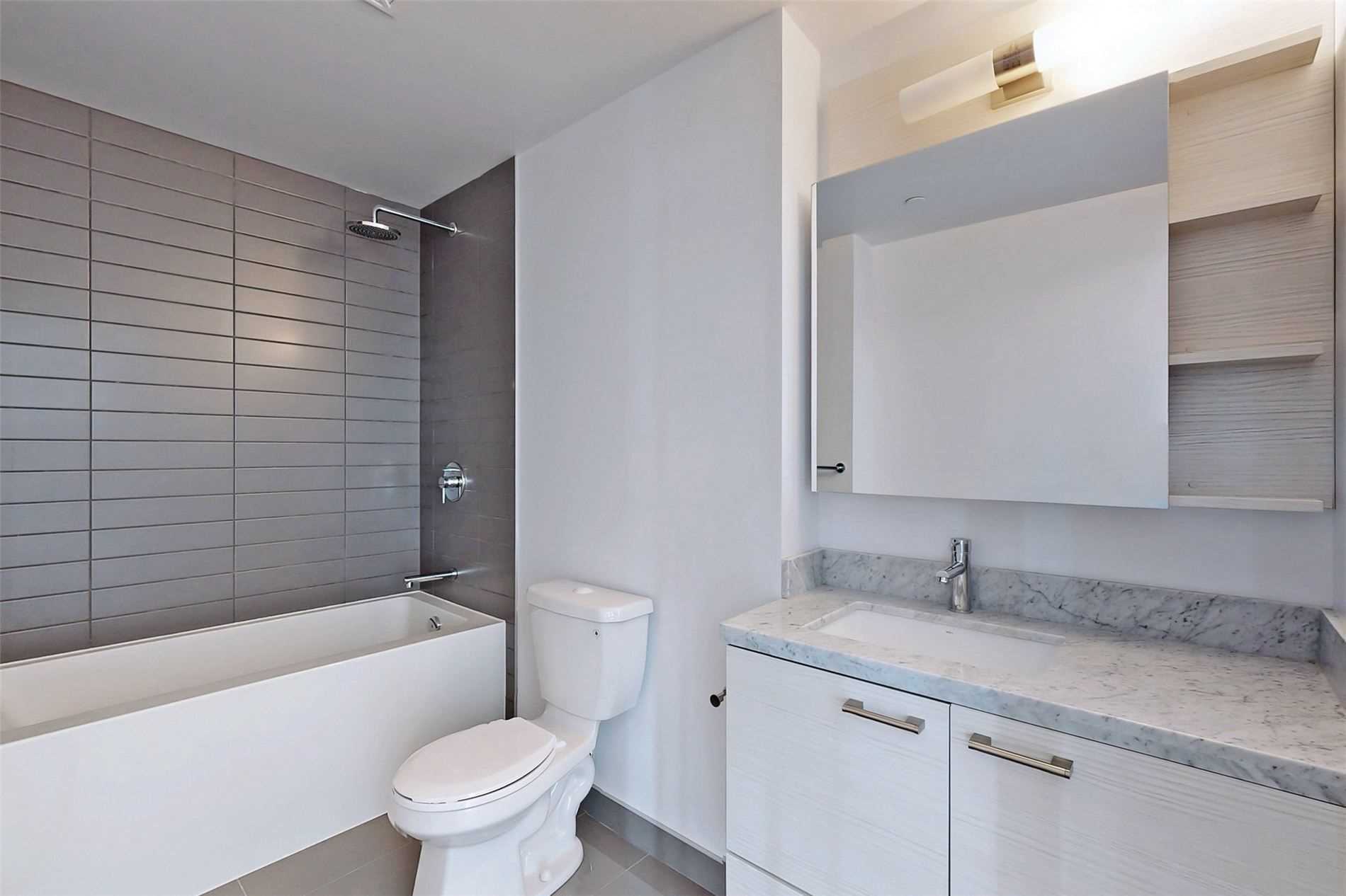 2221 Yonge St, #4104
