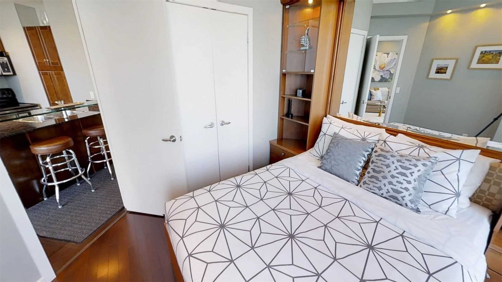 8 York St, #2013