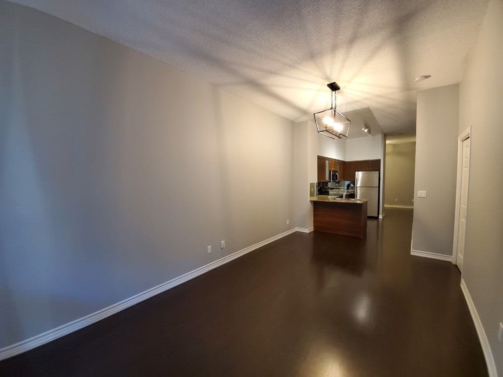761 Bay St, #202