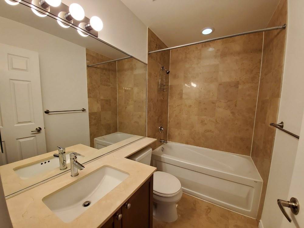 761 Bay St, #202