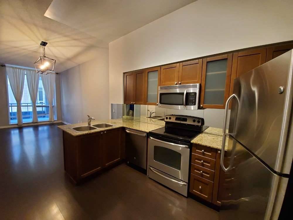 761 Bay St, #202