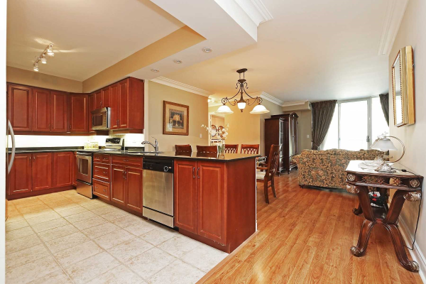 38 William Carson Cres 38 William Carson Cres